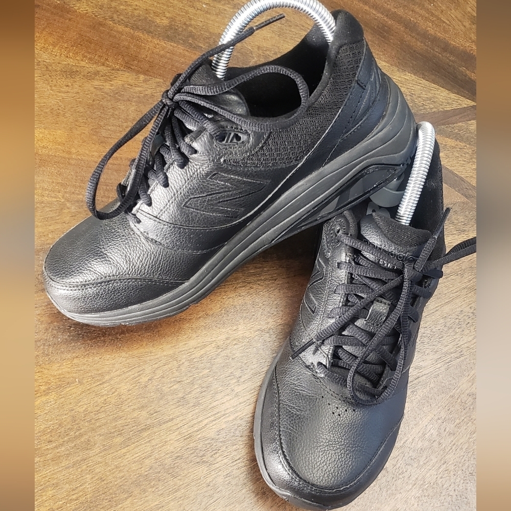 New Balance Black Athletic Shoes Size 8 - Picture 5 of 15